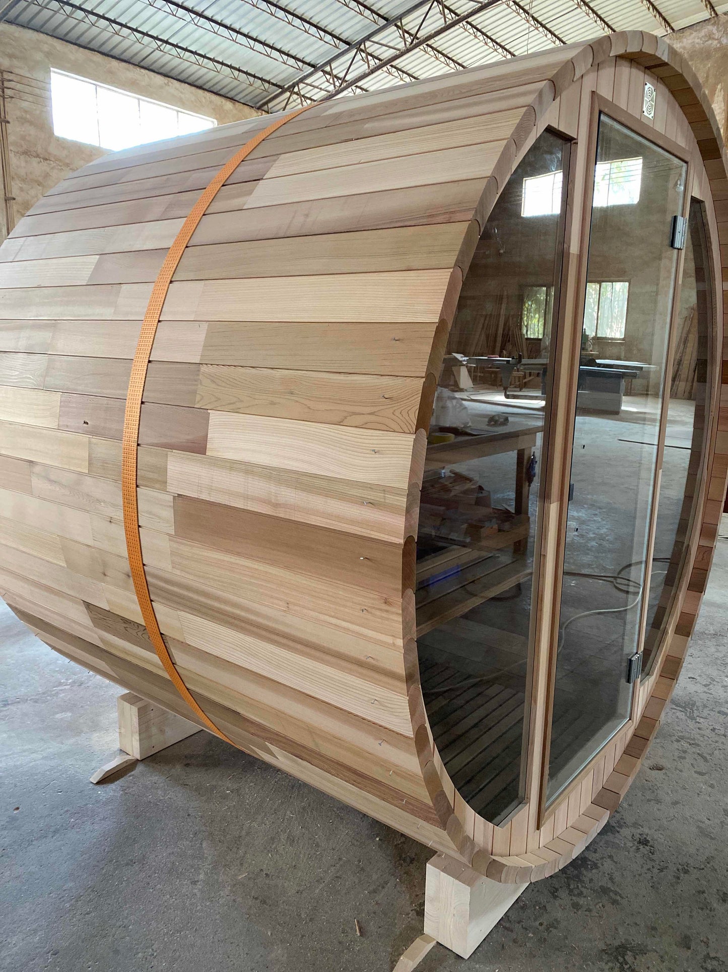 Red Cedar Canadian outdoor barrel sauna 5 people